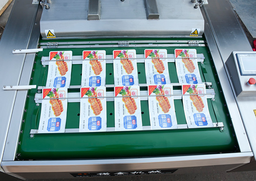 滾動(dòng)真空包裝機(jī)使用現(xiàn)場(chǎng)